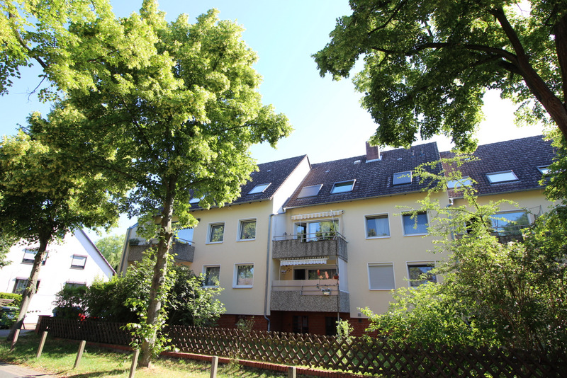 Langenhagen Kaltenweide:Helle Dachgeschosswohnung mit Parkett und Wohnküche