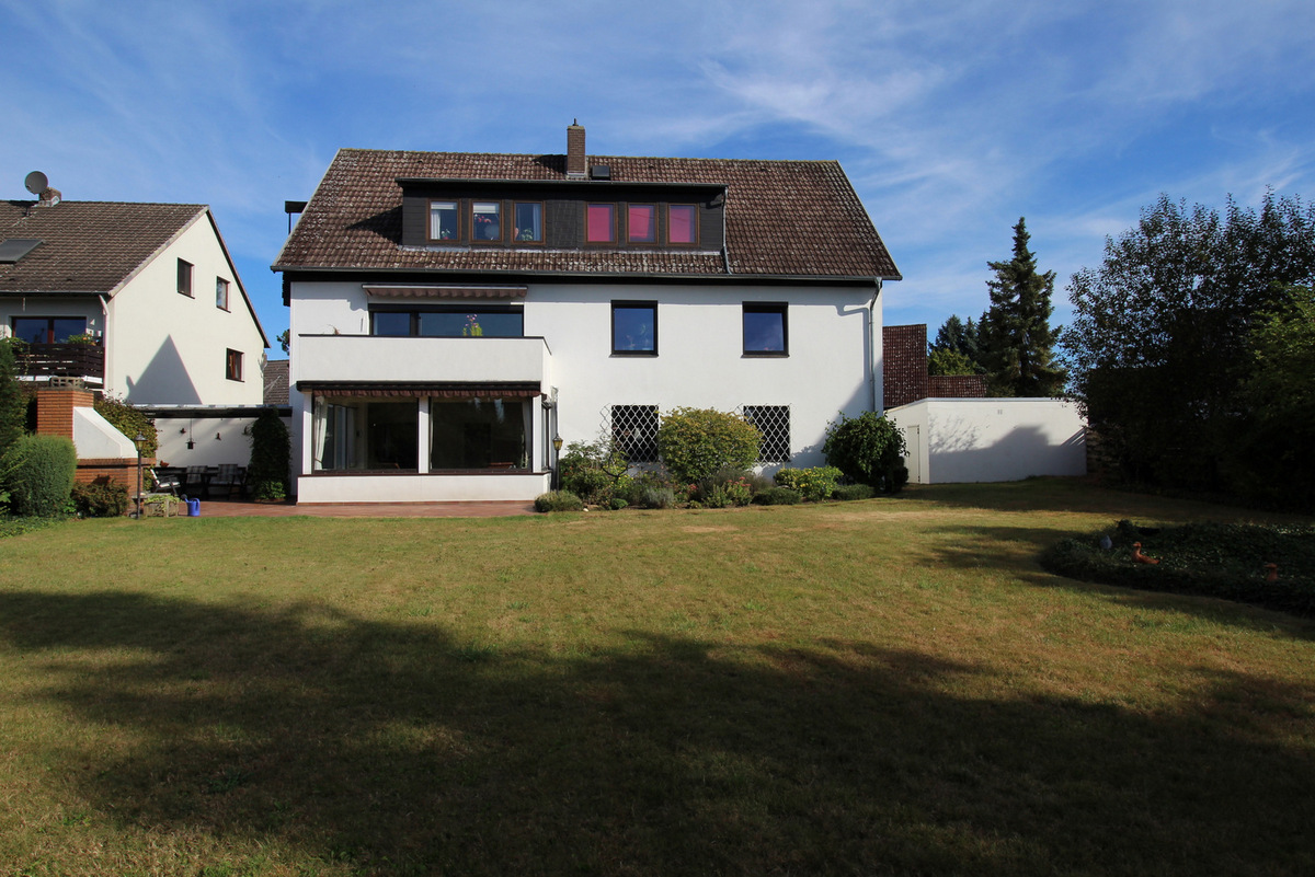 VERKAUFT: Vielseitige Parterrewohnung  mit eigenem, großen Gartengrundstück in ruhiger Lage