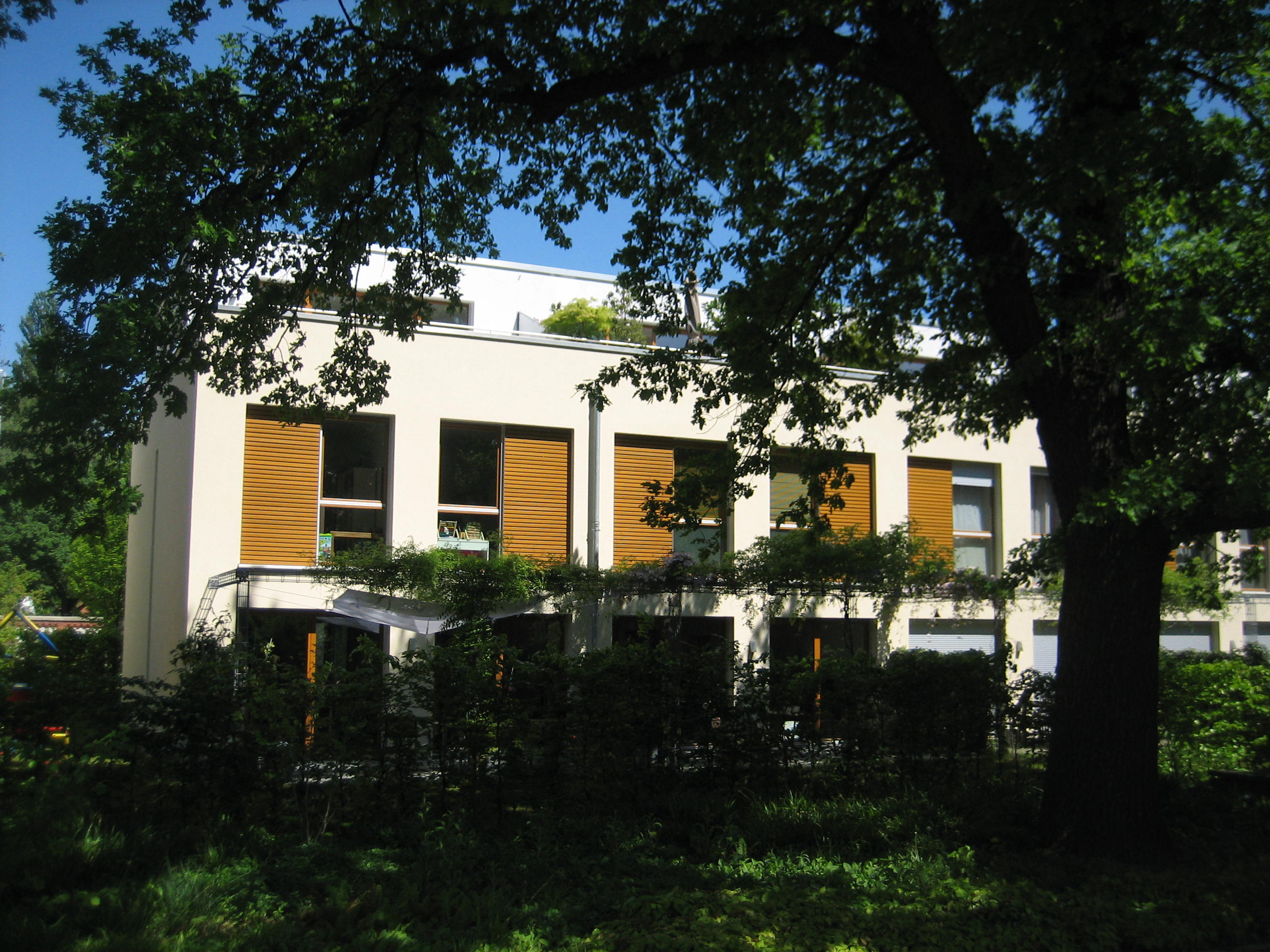 VERMIETET-Sehr schöne, helle Wohnung mit Terrasse und Garten