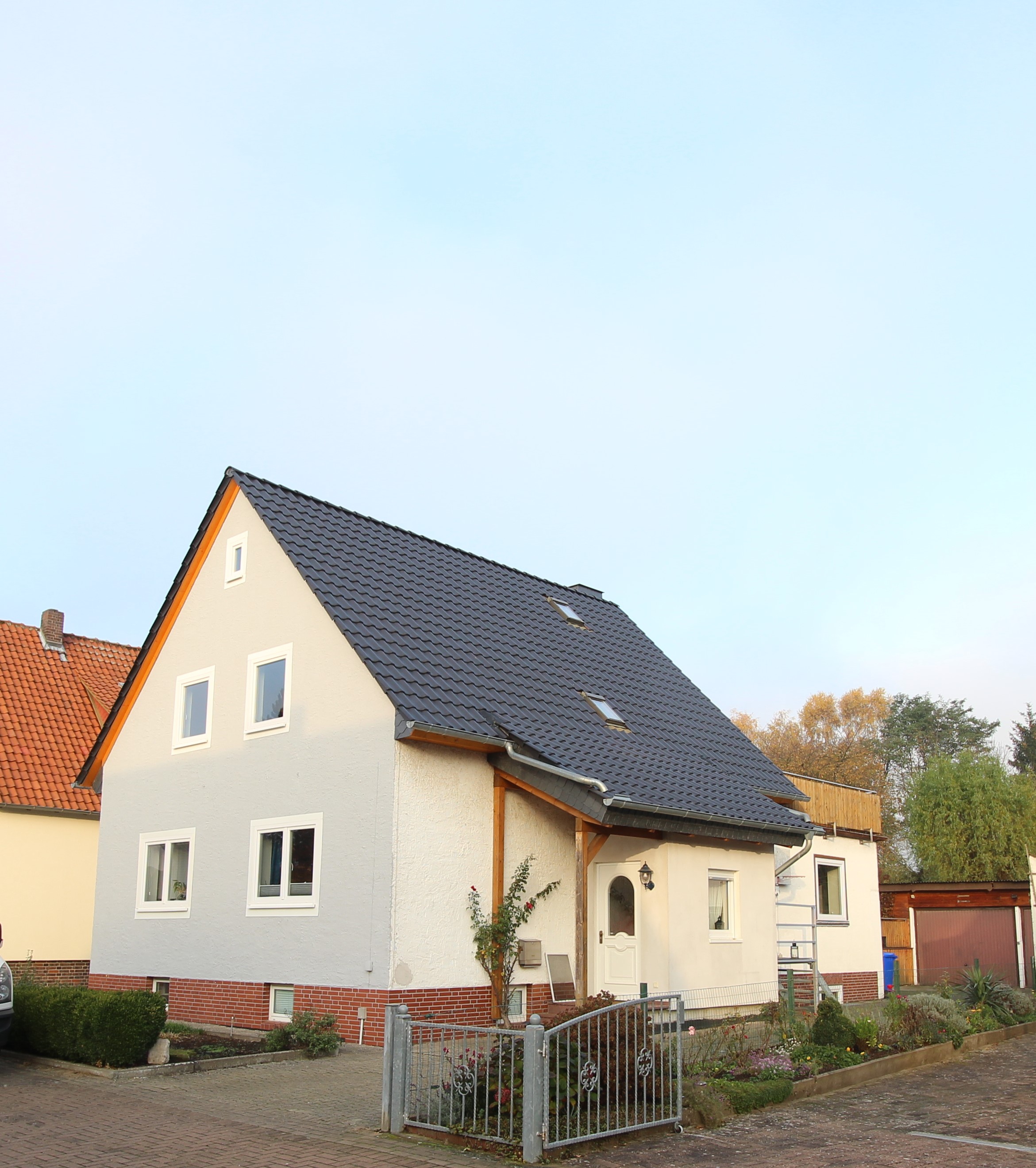 Einfamilienhaus in ruhiger Lage mit großem Garten, Doppelgarage und Wohnkeller