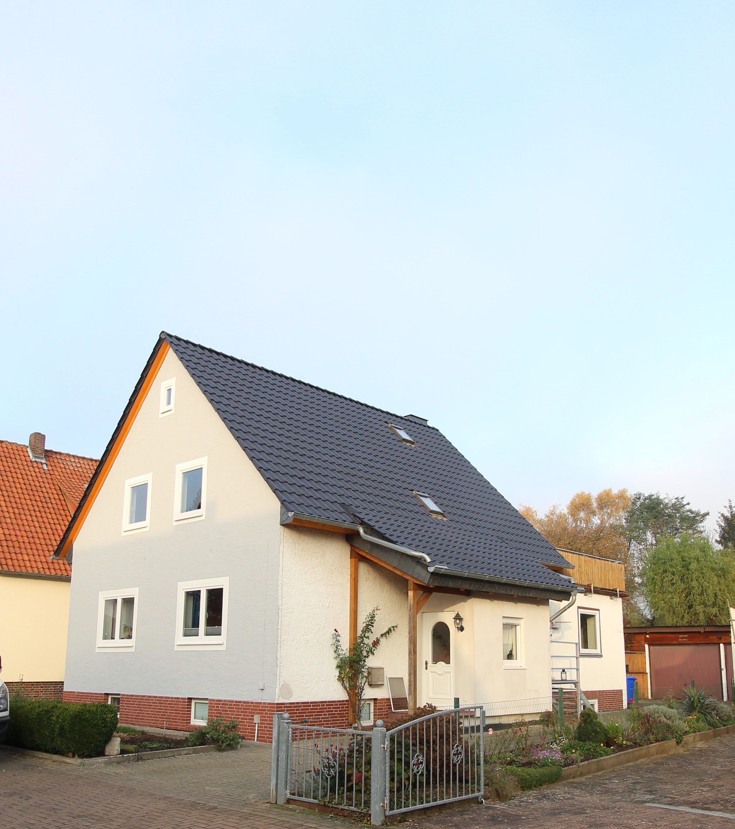 verkauft: Einfamilienhaus in ruhiger Lage mit großem Garten, Doppelgarage und Wohnkeller