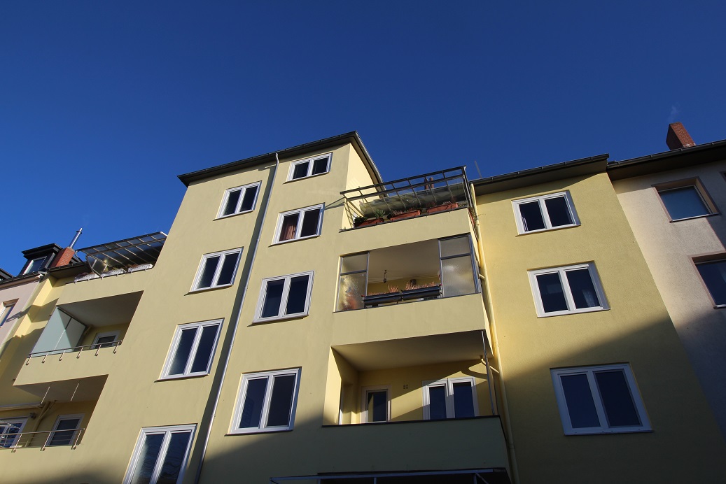 VERKAUFT: Sonnige Eigentumswohnung - Südstadt / Mitte, 3-Zimmer, Einbauküche, 17m² Terrasse und Keller