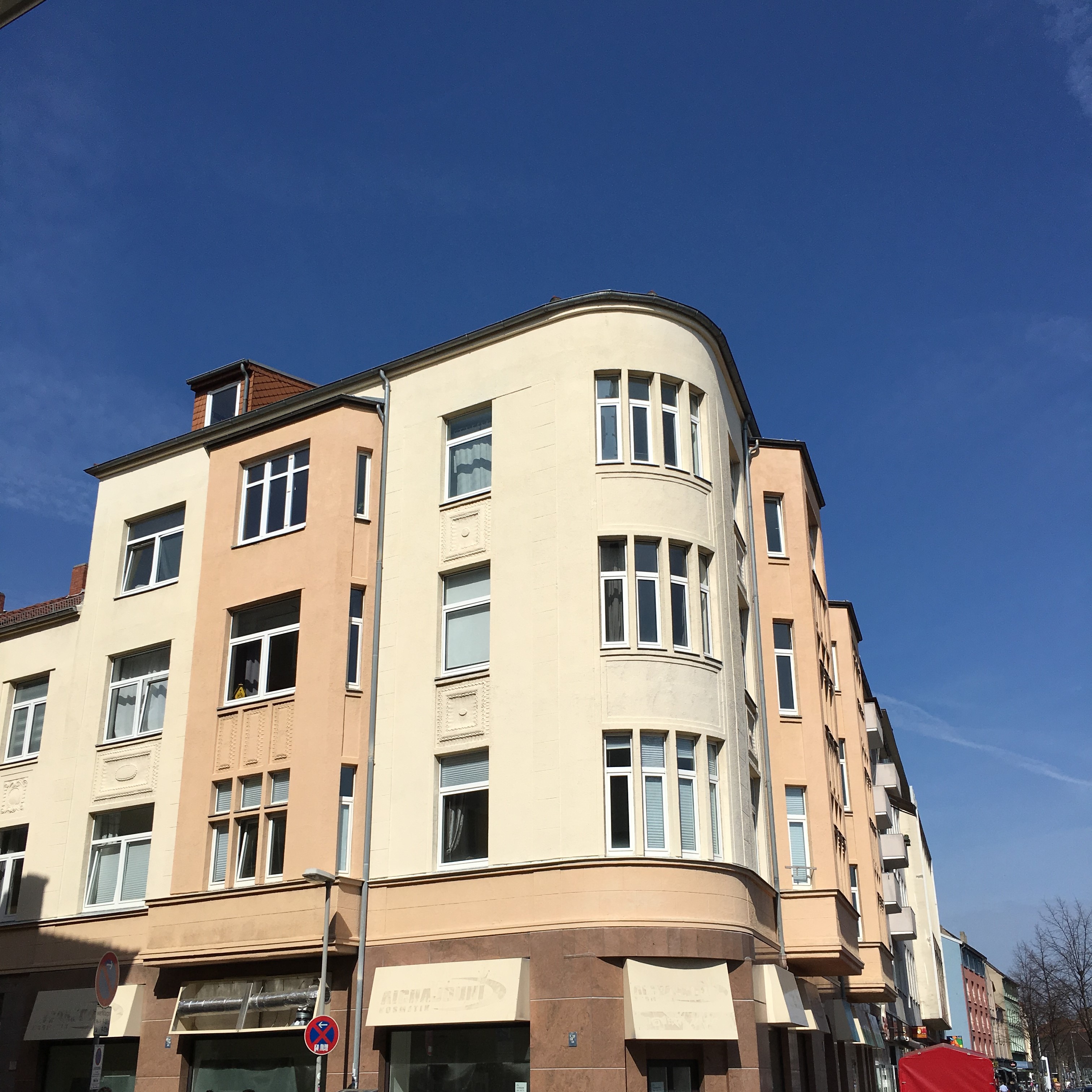 Engelbosteler Damm 1 - Sonnige 3,5-Zimmerwohnung, neues Bad, neue Einbauküche, Balkon