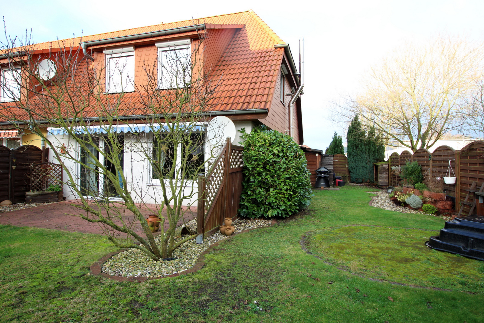 Ronnenberg: Reiheneckhaus mit schönem Garten und Kamin