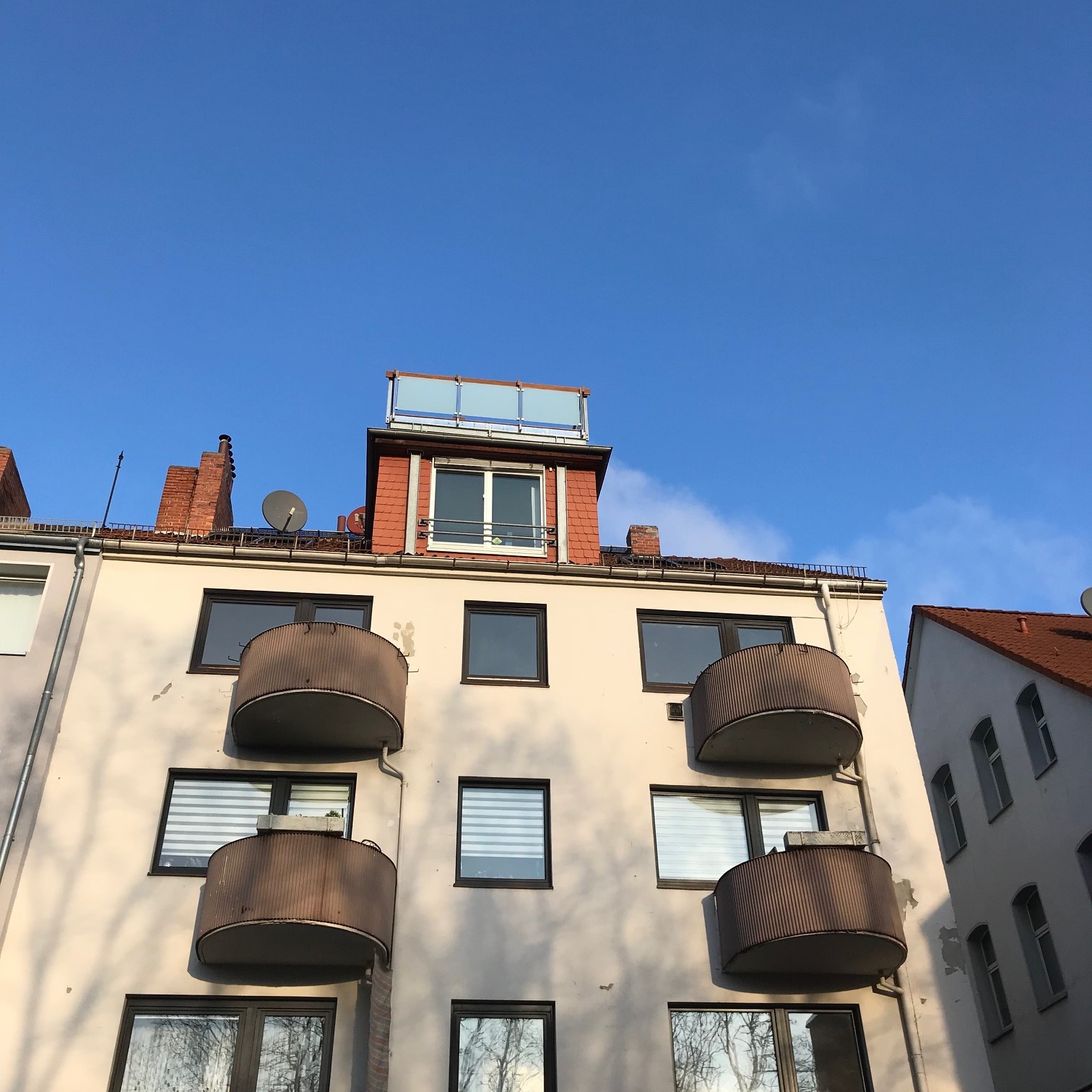 Geräumige 5-Zimmer-Wohnung mit 2 Süd-Balkonen (oder 2 u. 3-Zi-Wohnung) -Linden- 