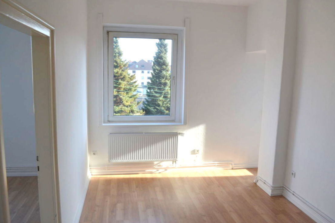 Leider schon vermietet: Ricklingen, 2 Zi.: Sonnige, sehr schön geschnittene Wohnung mit Balkon, Dielen, neuem Bad uvm.