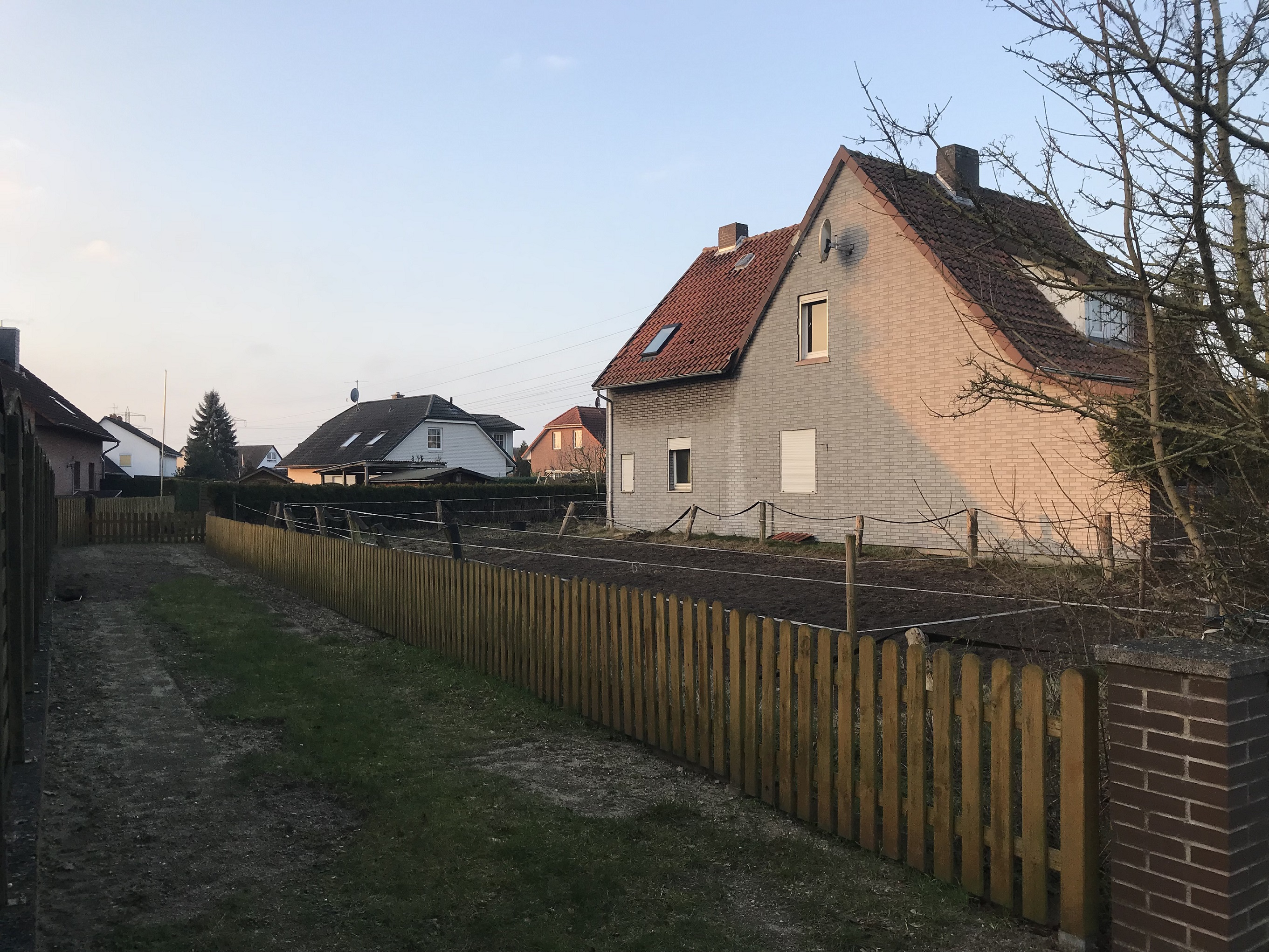 verkauft: Erschlossenes, teilbares Baugrundstück für EFH / DHH / RH oder MFH in Uetze / Obershagen mit ca. 950 m² Fläche