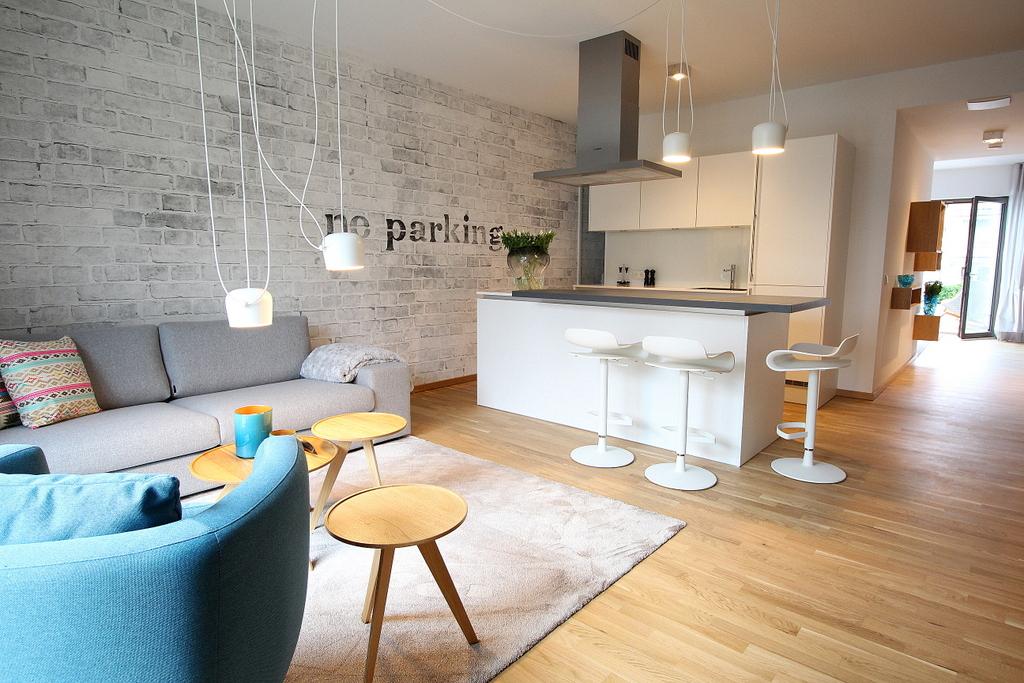Premium wohnen: Design-möblierter Neubau mit 2 Terrassen und Vollausstattung