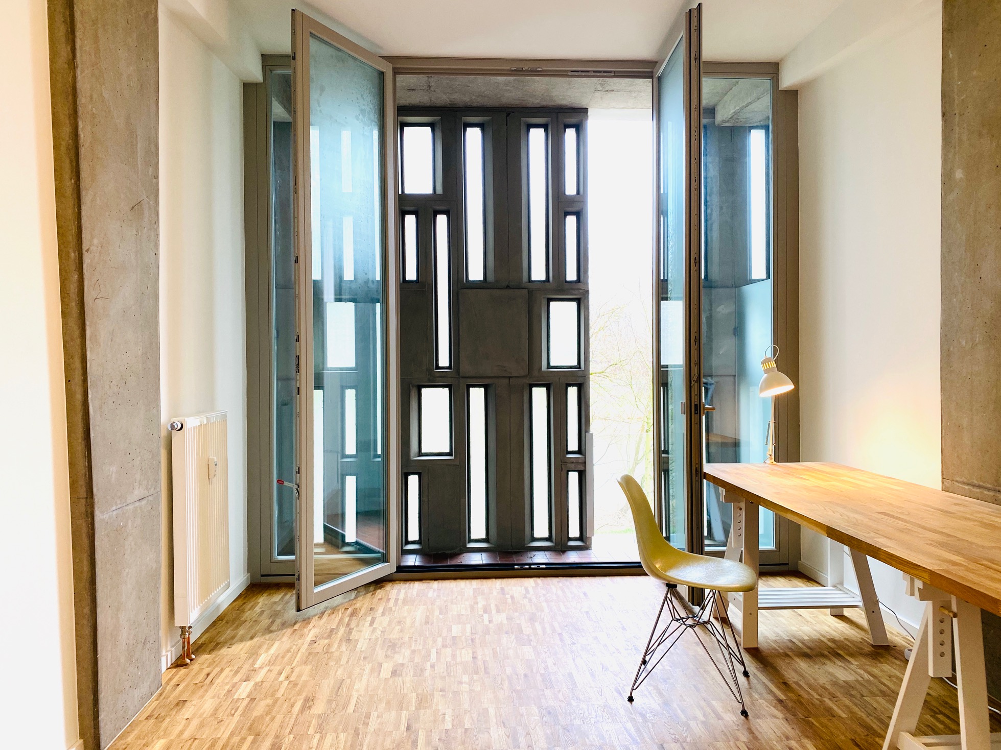 vermietet.Design-Appartement in umgebauter Kirche - möbliert mit Loggia und Wasserblick!