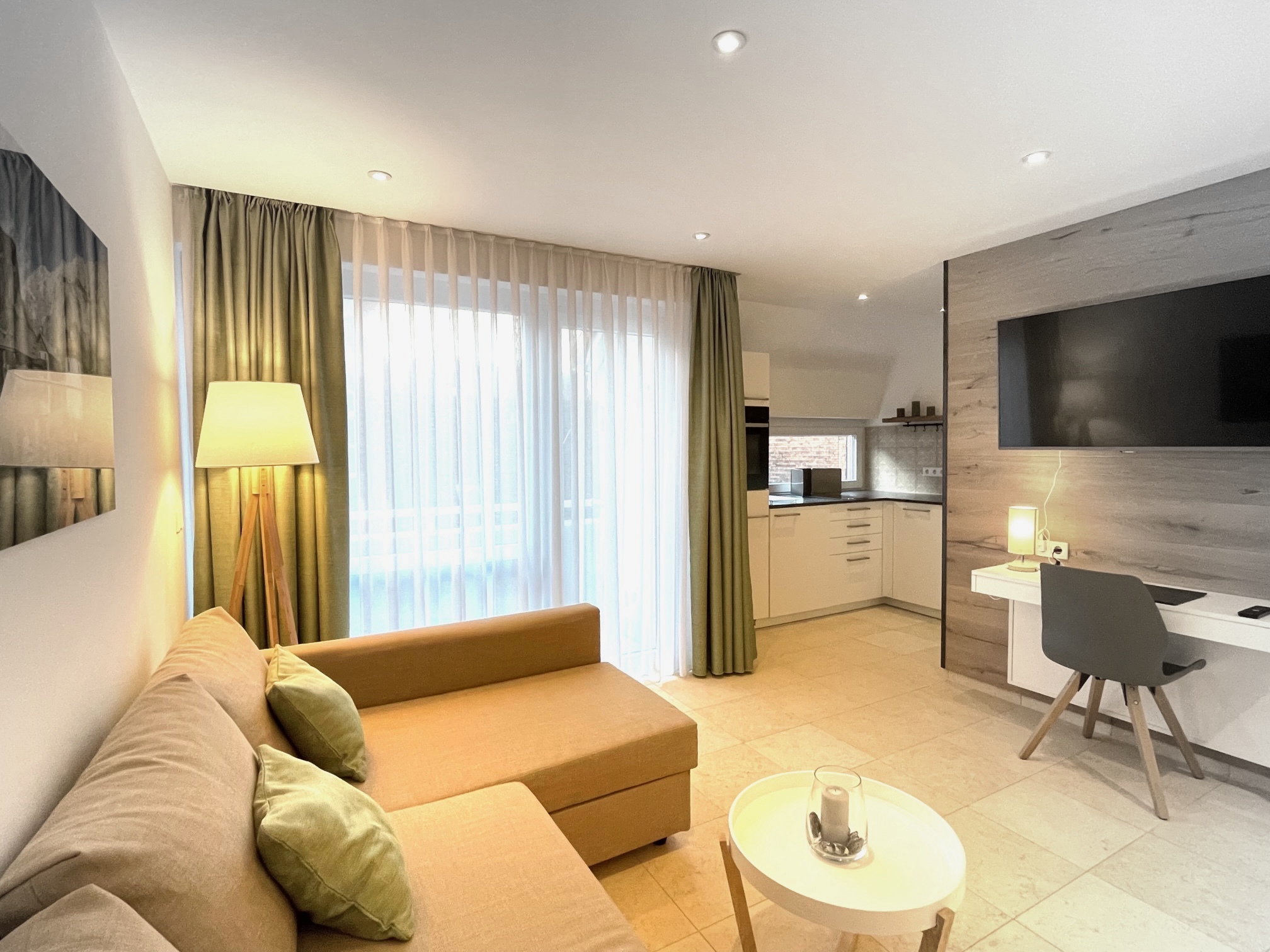 Möbliertes Design-Appartement mit Balkon und exklusiver Ausstattung