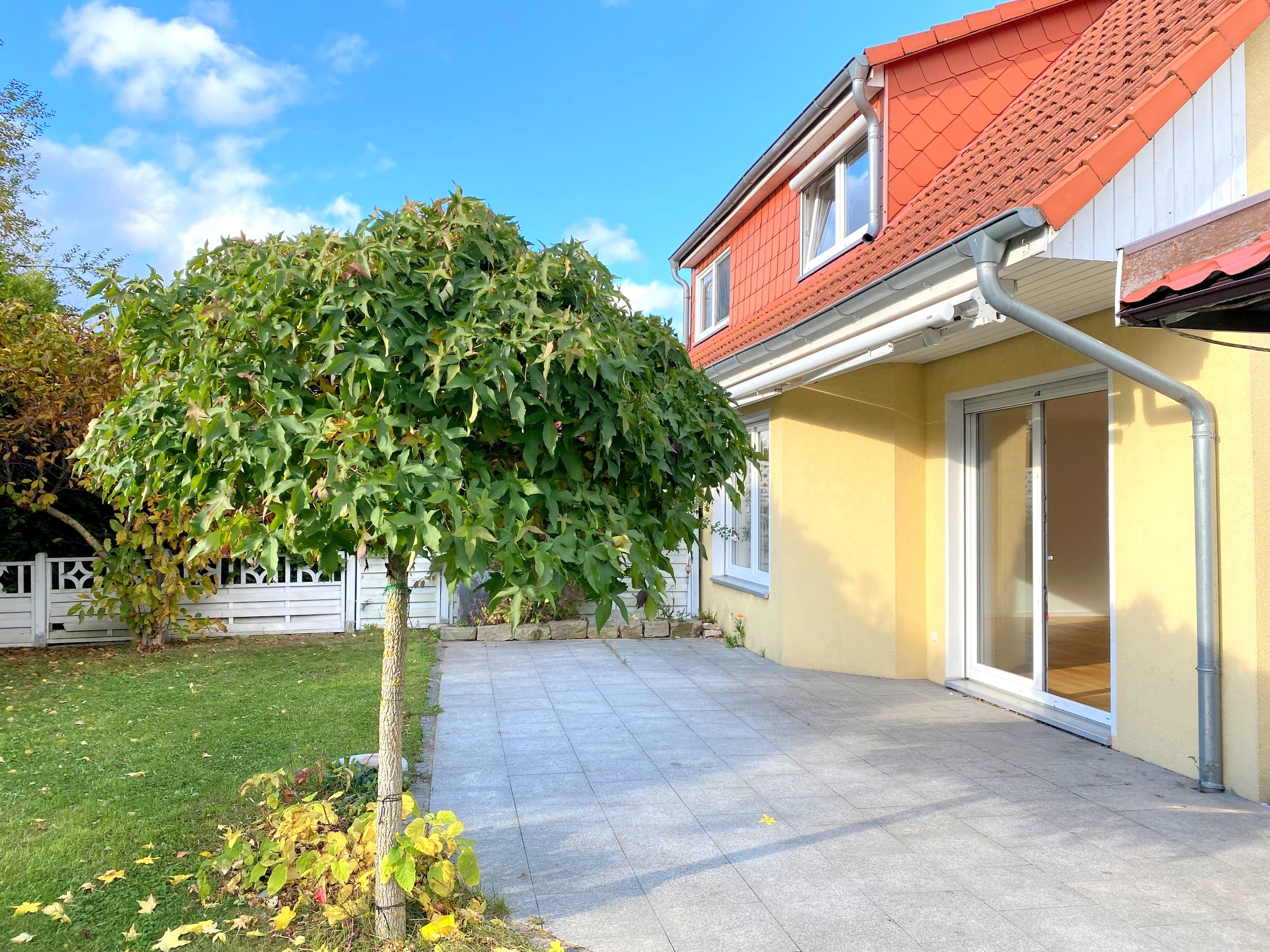 verkauft! Doppelhaushälfte mit 4 Schlafzimmern, tollem Garten, Kamin, Fussbodenheizung u.v.m.