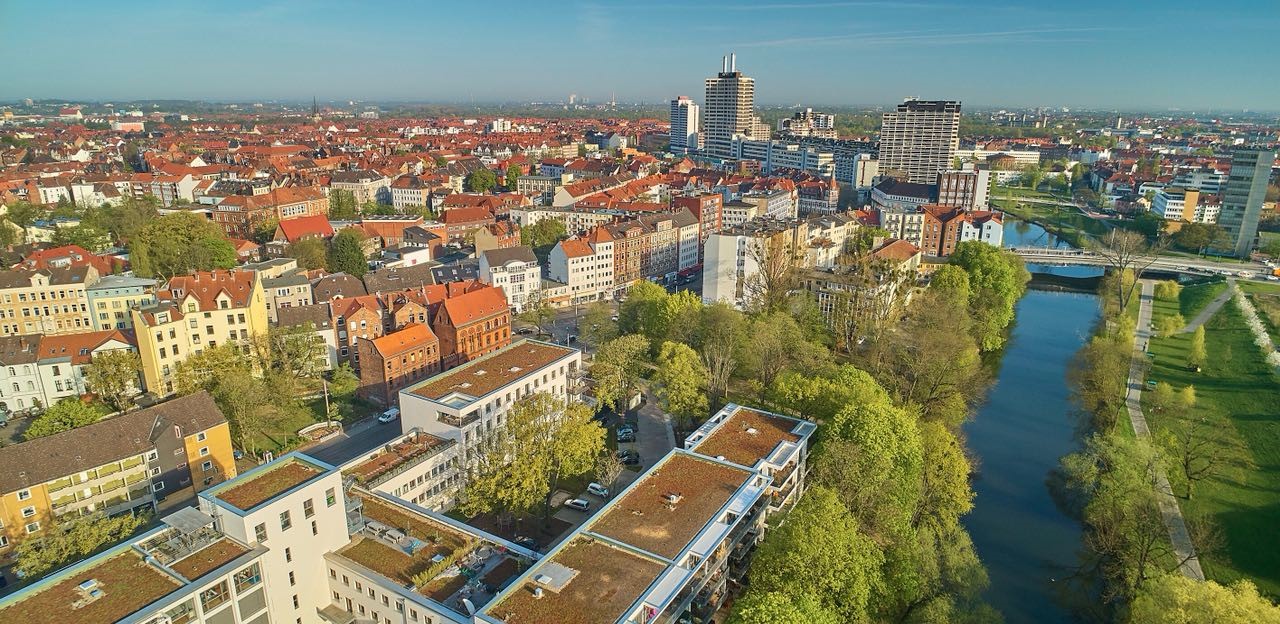 vermietet! Wohnen am Wasser mitten in Hannover Linden: 4 loftartige Zimmer, Parkett, Aufzug, Balkon zur Ihme, Wasserseite