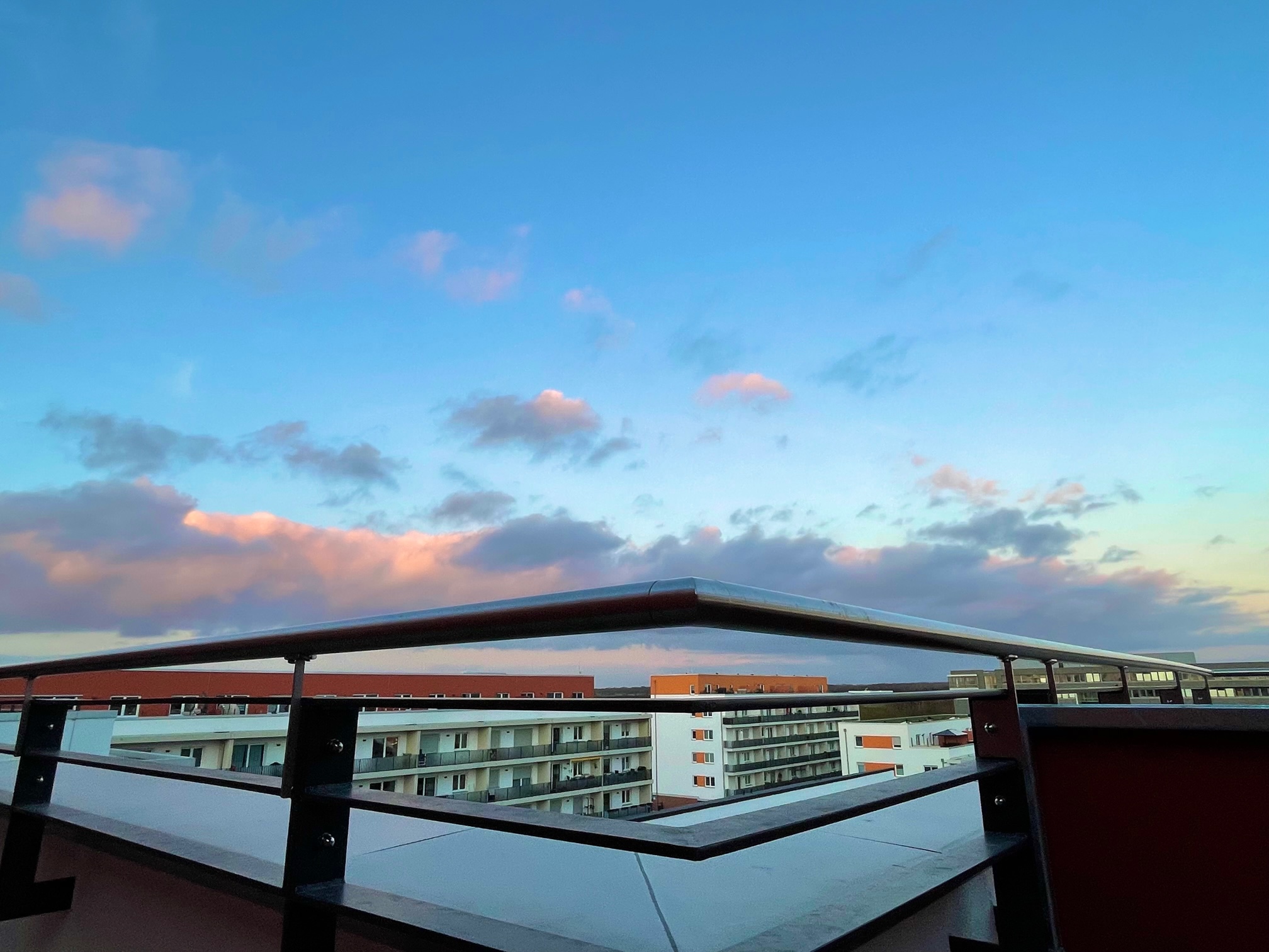 vermietet. Sonniges Penthouse mit großer, sichtgeschützter Dachterrasse!