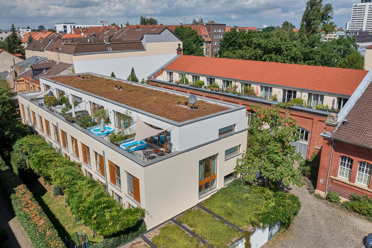 Modernes Stadthaus mit Garten und Dachterrasse am Rande der List- Dragonercarré