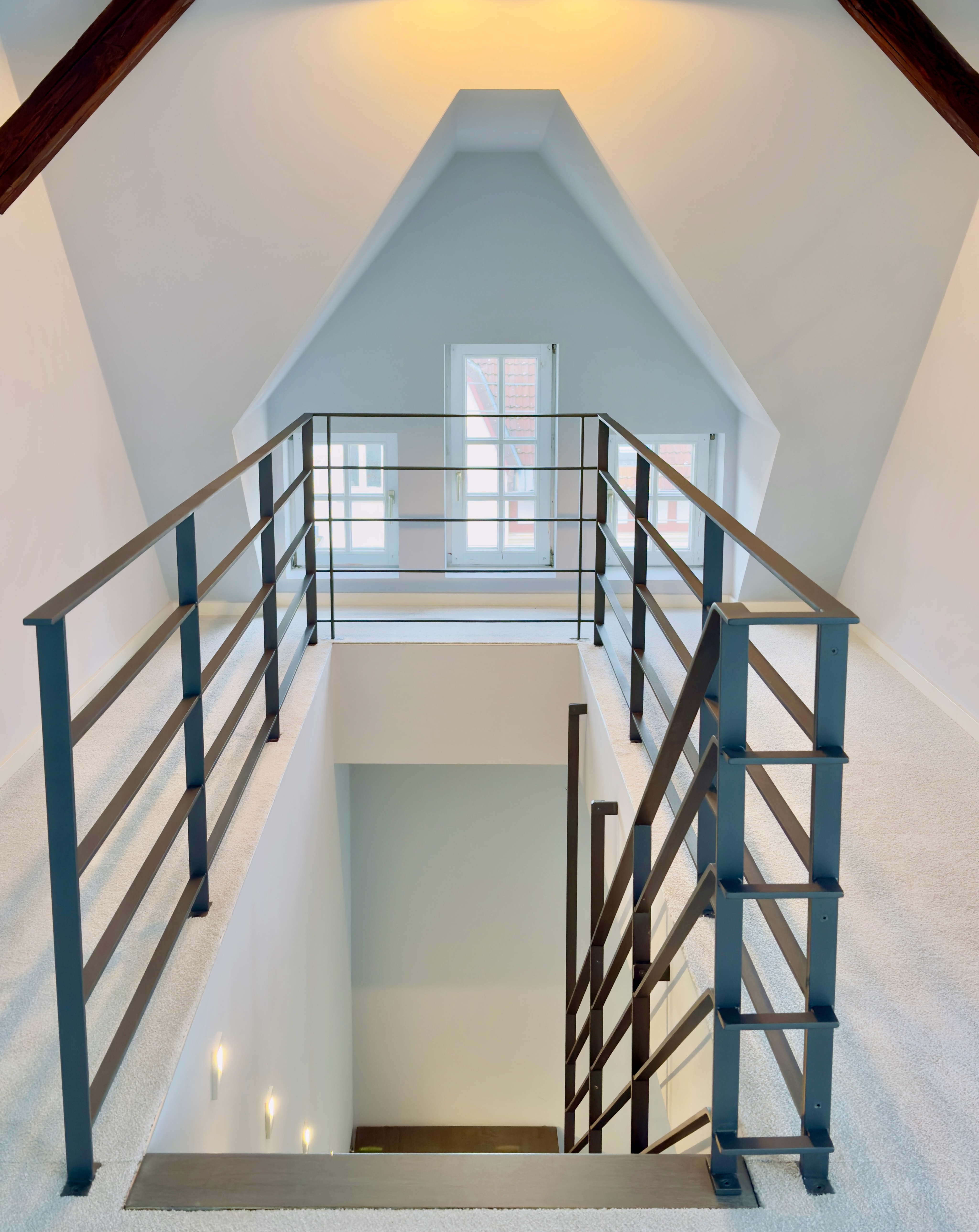 RARITÄT! Maisonette-Penthouse in Kleefeld: Dachterrasse und Balkon, Design-EBK, Sauna, 2 Bäder etc.